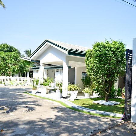 The Bamboo Tree Transit Hotel Катунаяка Экстерьер фото