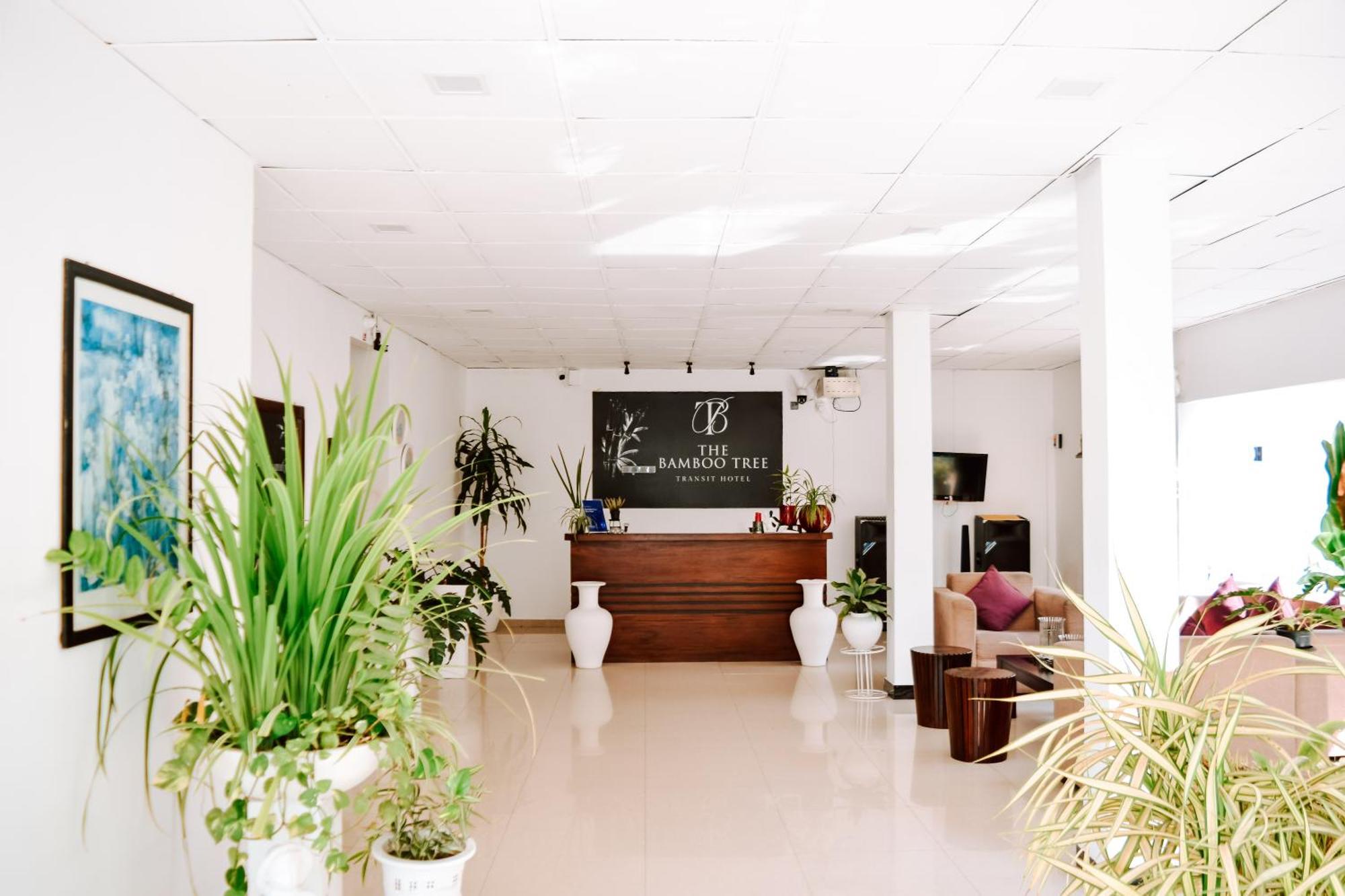 The Bamboo Tree Transit Hotel Катунаяка Экстерьер фото